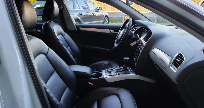 Audi A4 cena 49900 przebieg: 251200, rok produkcji 2015 z Pruszków małe 596